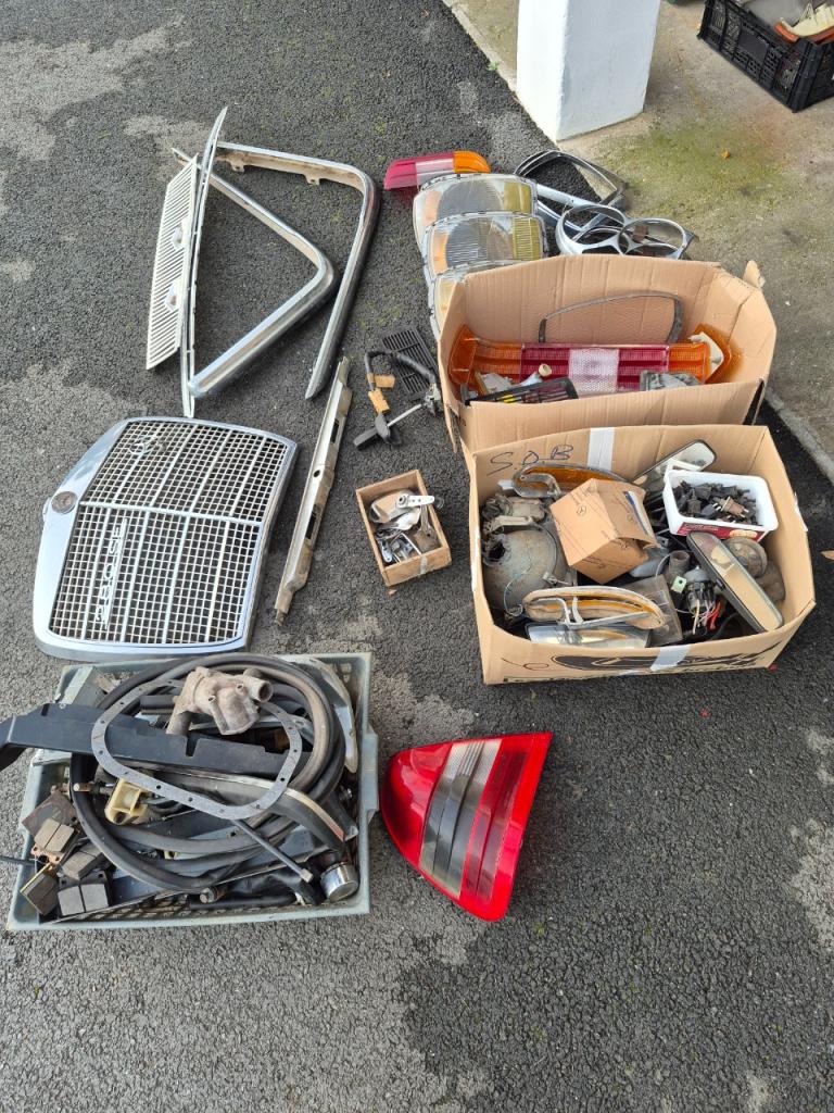 Lot de pièces MERCEDES 280 SE LesAnciennes.com