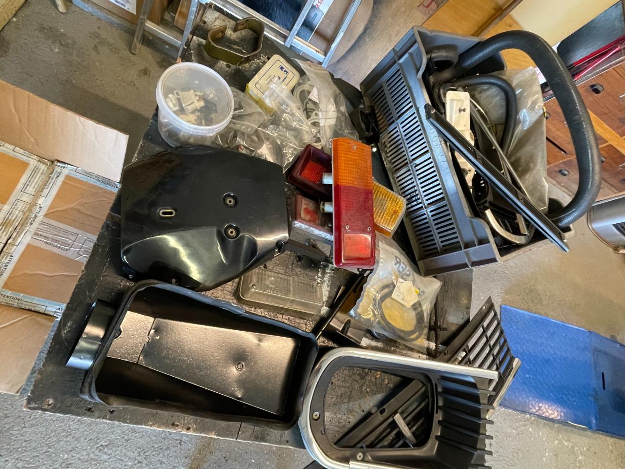 Lot de pièces RENAULT 12 (R12) GORDINI LesAnciennes.com