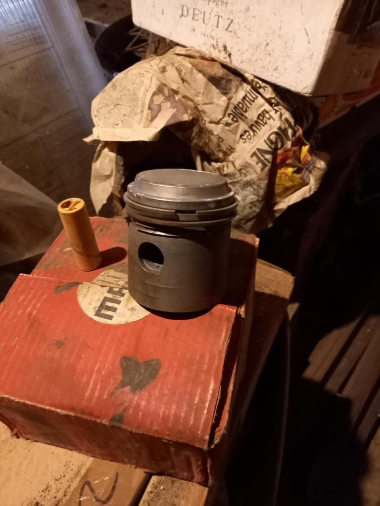 Pistons neufs Malhe pour Bugatti 37/40 LesAnciennes.com