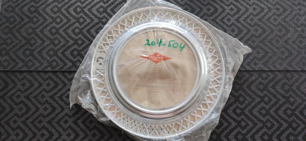 Couronnes d'enjoliveurs PEUGEOT 204 LesAnciennes.com