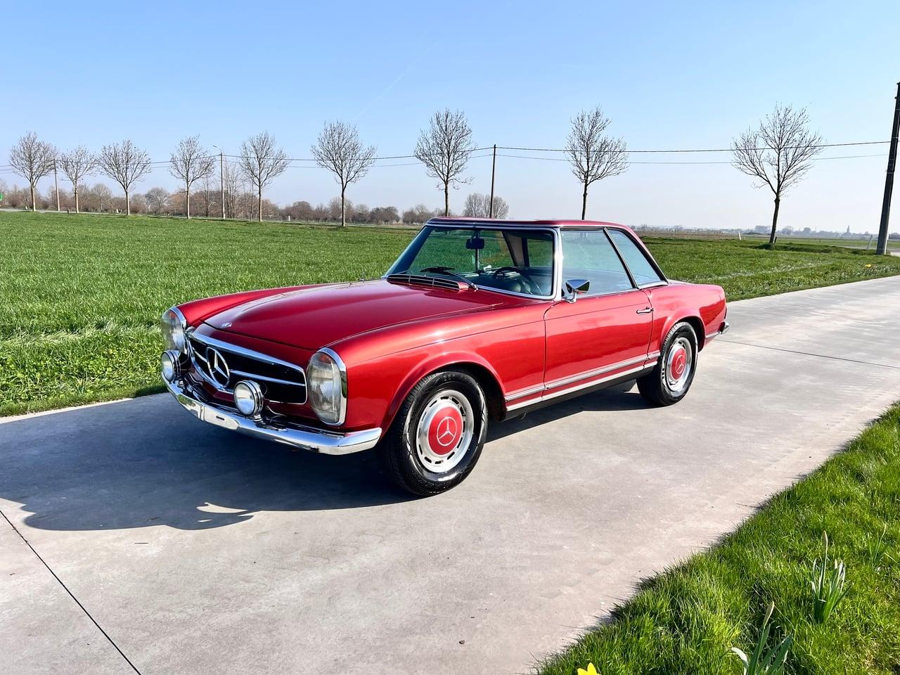1968 Mercedes-Benz 280SL Pagoda W113 LesAnciennes.com