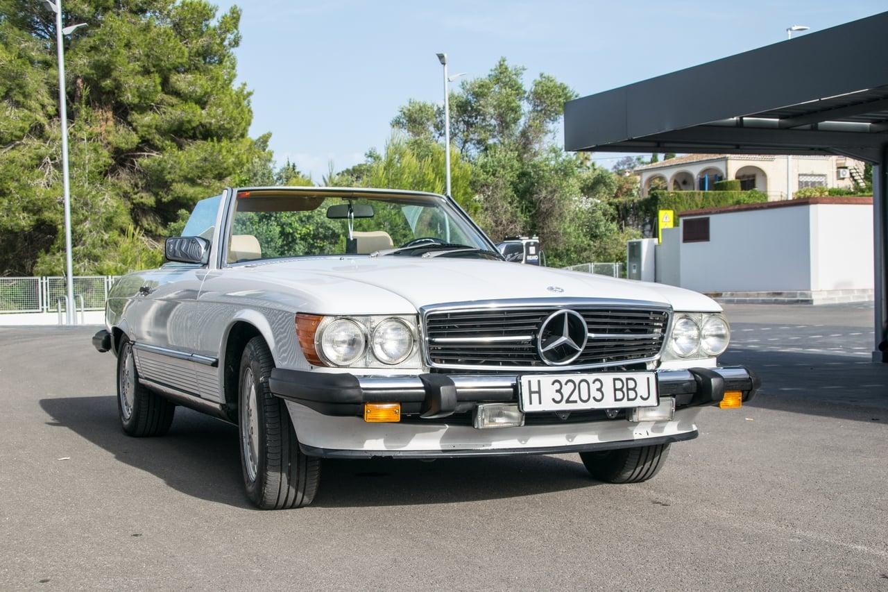 1986 Mercedes-Benz 560 SL R107 LesAnciennes.com