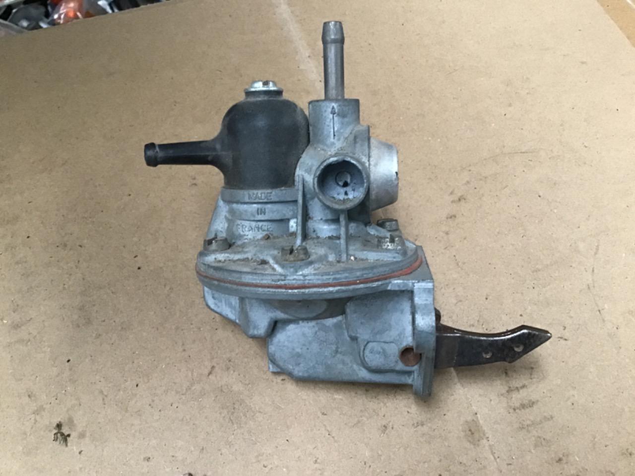 POMPE À ESSENCE NEUVE RENAULT 4 (R4) R5 LesAnciennes.com