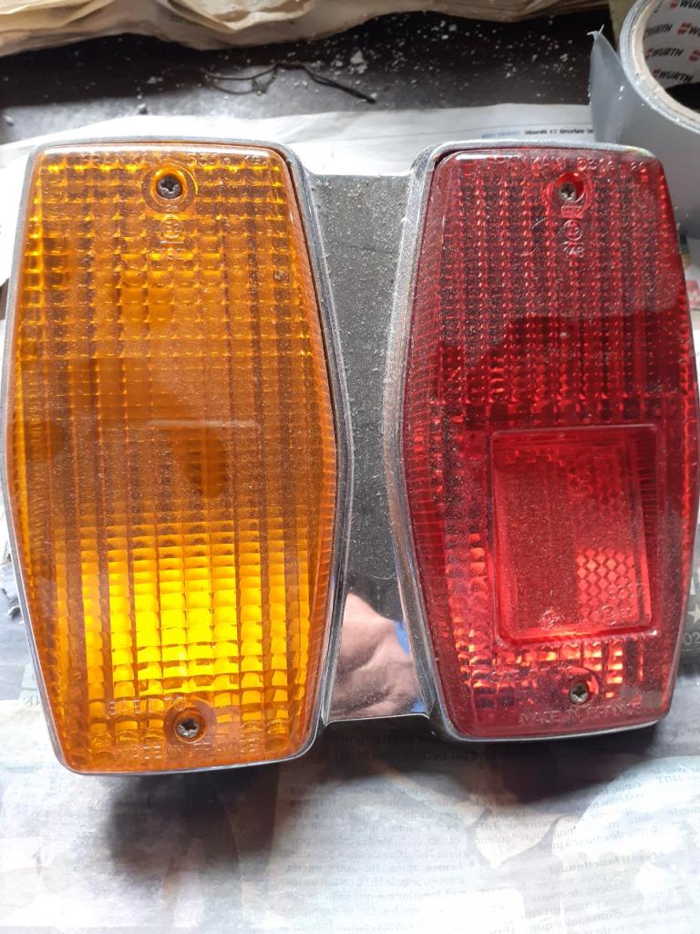 Feux AR PEUGEOT 304 berline LesAnciennes.com