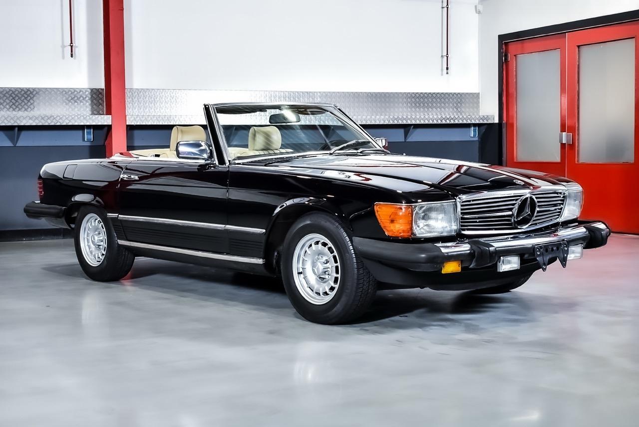 1985 Mercedes-Benz R107 500SL Convertible 5,0L V8 LesAnciennes.com