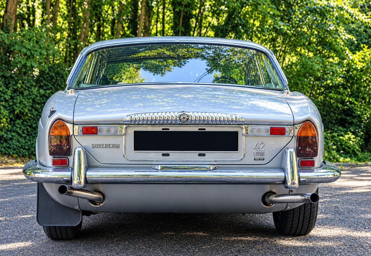 DAIMLER Sovereign XJ - 1971 LesAnciennes.com