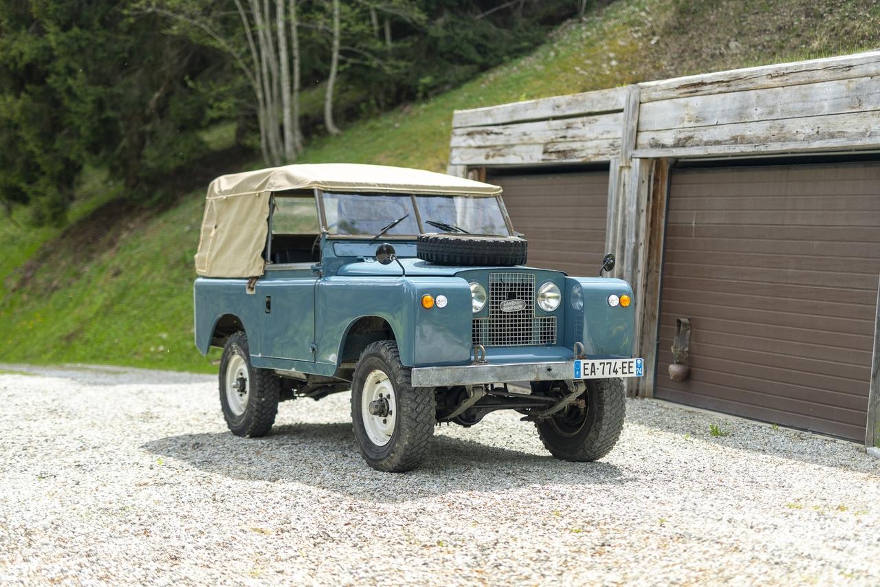 1968 Land Rover Series IIA 88" LesAnciennes.com