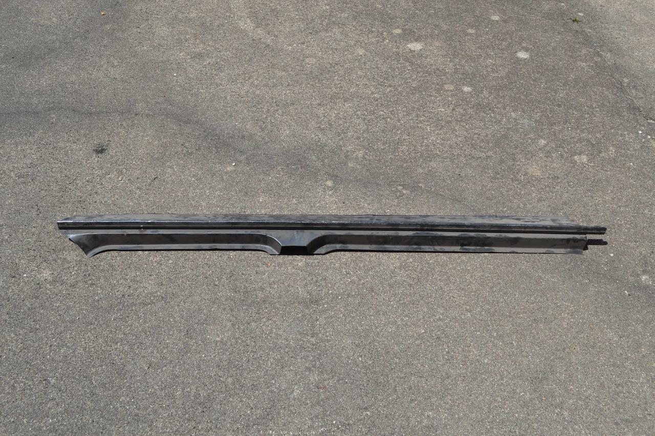 Bas de caisse G, strié, PEUGEOT 504, neuf LesAnciennes.com