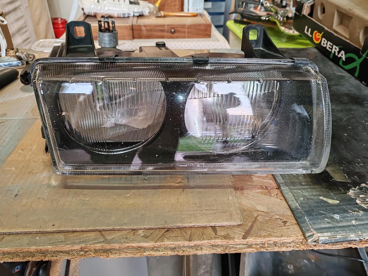 Phare droit BMW 316i-323i compact E36 LesAnciennes.com