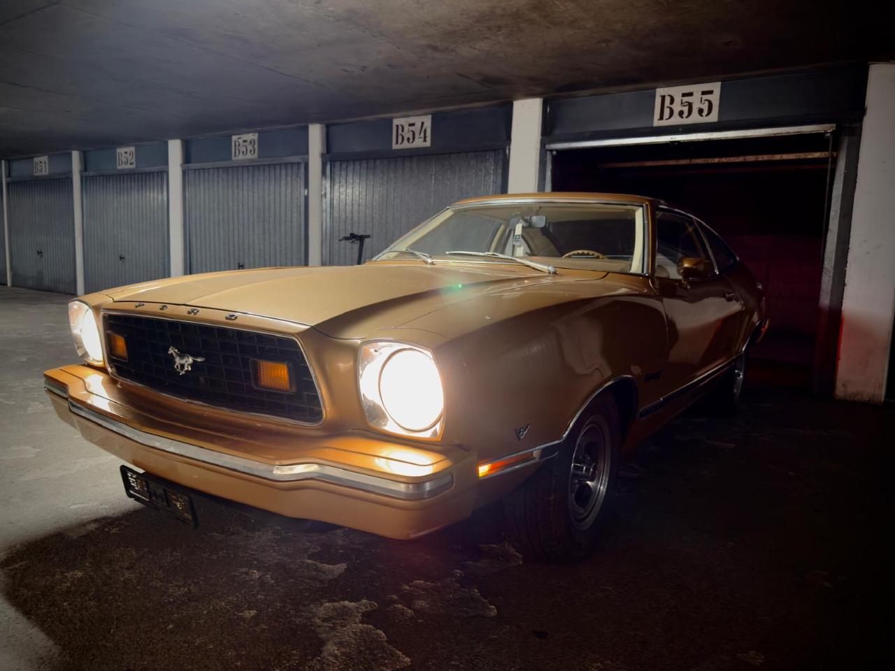 FORD Mustang Mustang II V8 - 1975 LesAnciennes.com