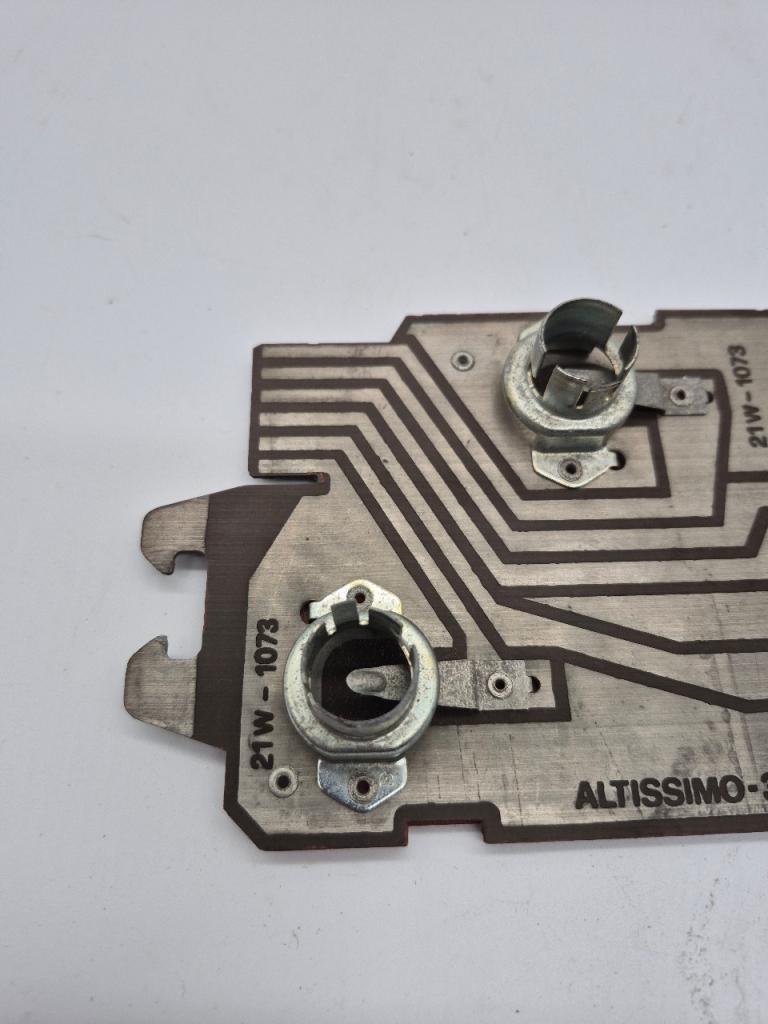 Platine Feu ARG PEUGEOT 305 LesAnciennes.com