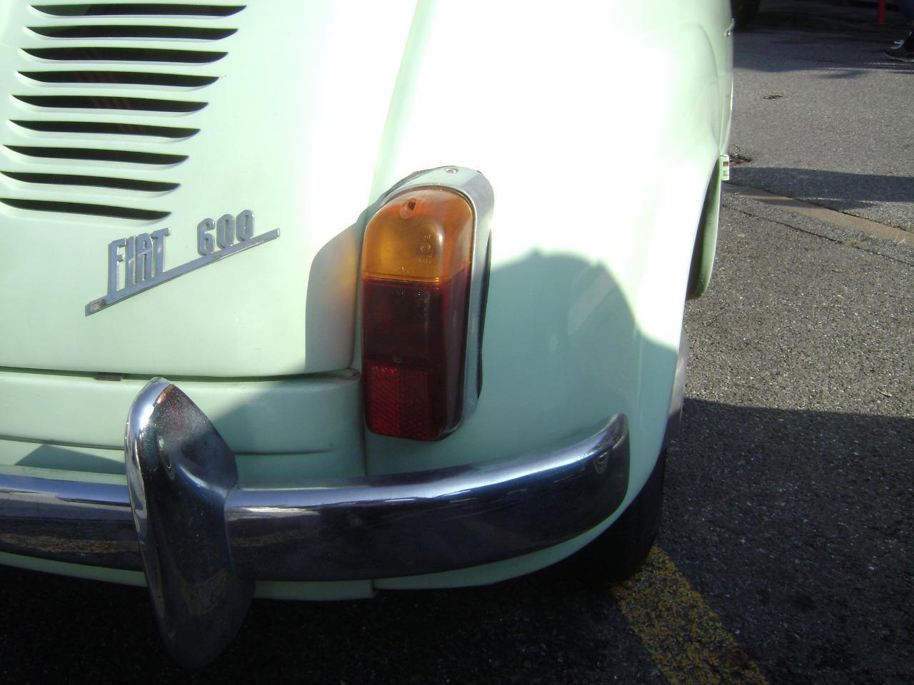 Feux FIAT 600 LesAnciennes.com