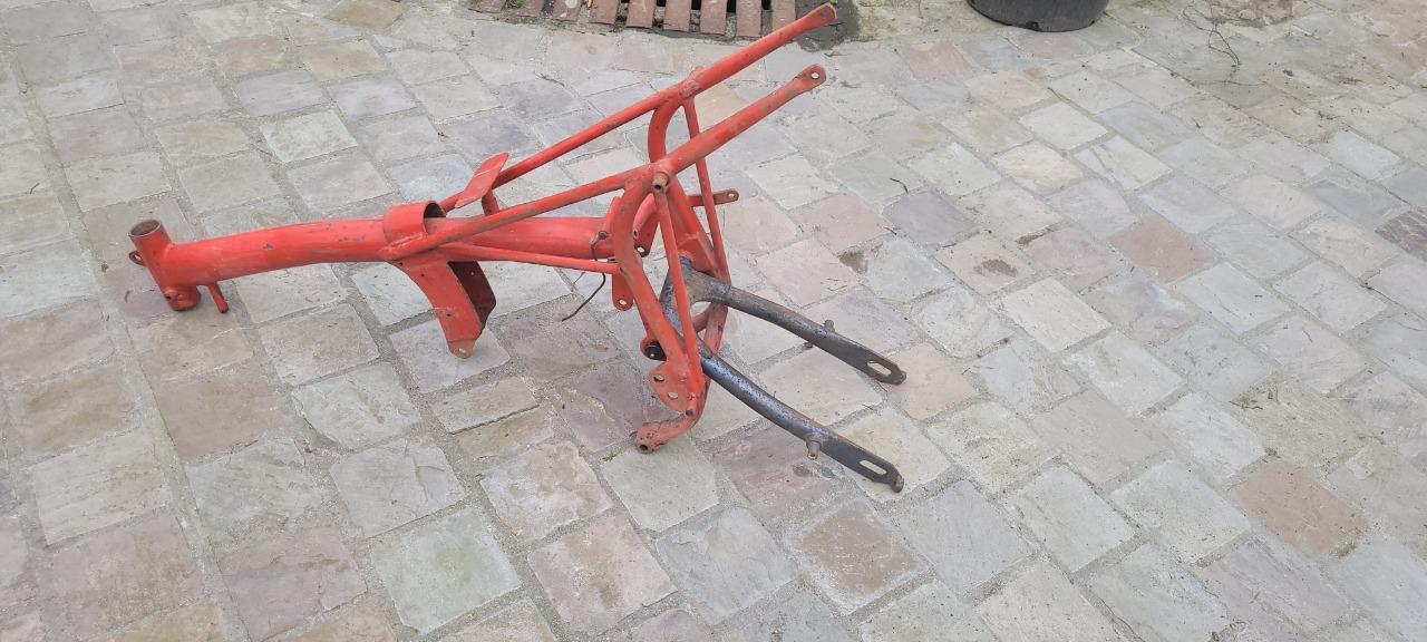 Cadre AERMACCHI ALA VERDE OU D'ORO LesAnciennes.com