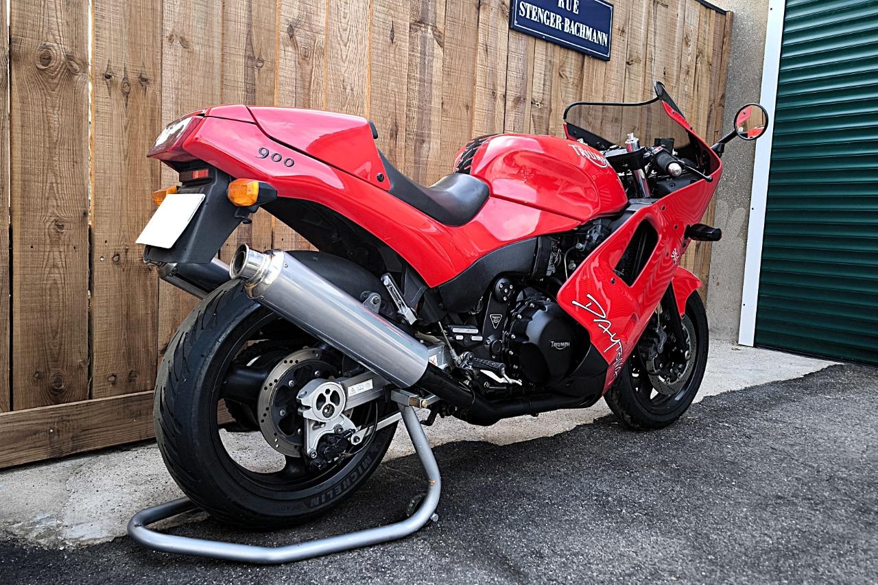 TRIUMPH 900 DAYTONA - 1994 LesAnciennes.com
