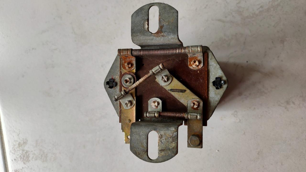 Régulateur Ducellier 12 Volts D5A 8371 LesAnciennes.com