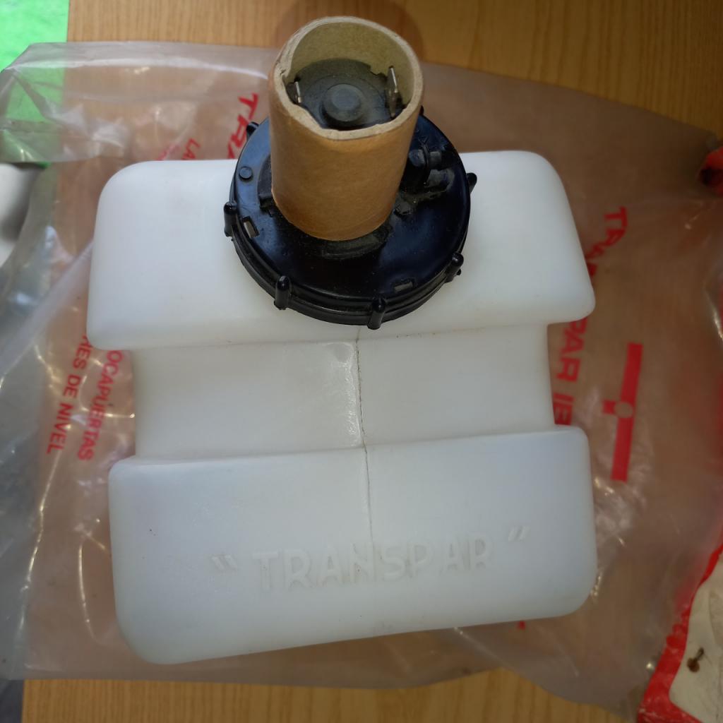 Bocal Lave Glace RENAULT 18 LesAnciennes.com