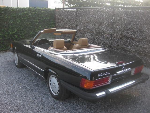 MERCEDES 560 SL SL R107 Roadster - 1988 LesAnciennes.com