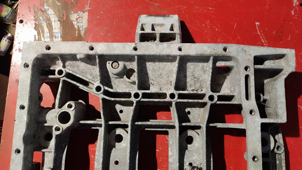Semelle moteur Renault PRV V6 Alpine LesAnciennes.com