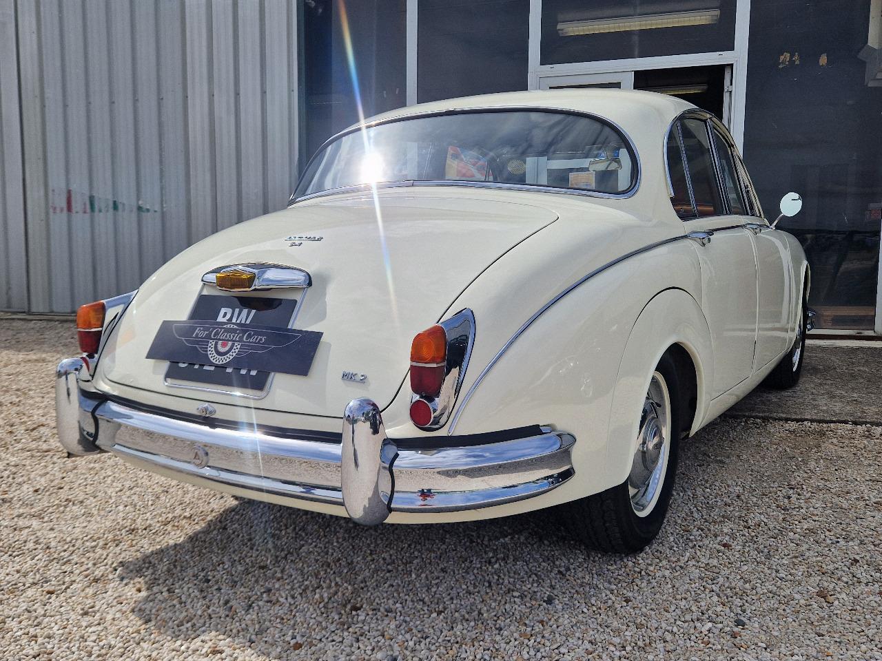 JAGUAR MK2 - 1960 LesAnciennes.com