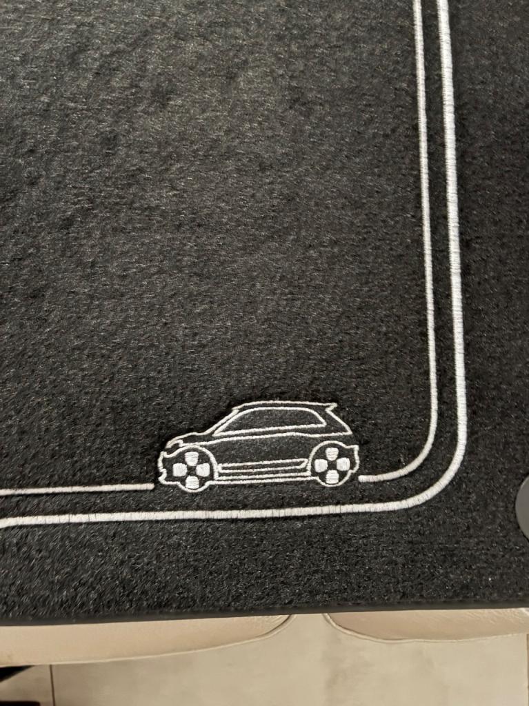 Tapis de sol RENAULT Twingo 3 neuf ! LesAnciennes.com