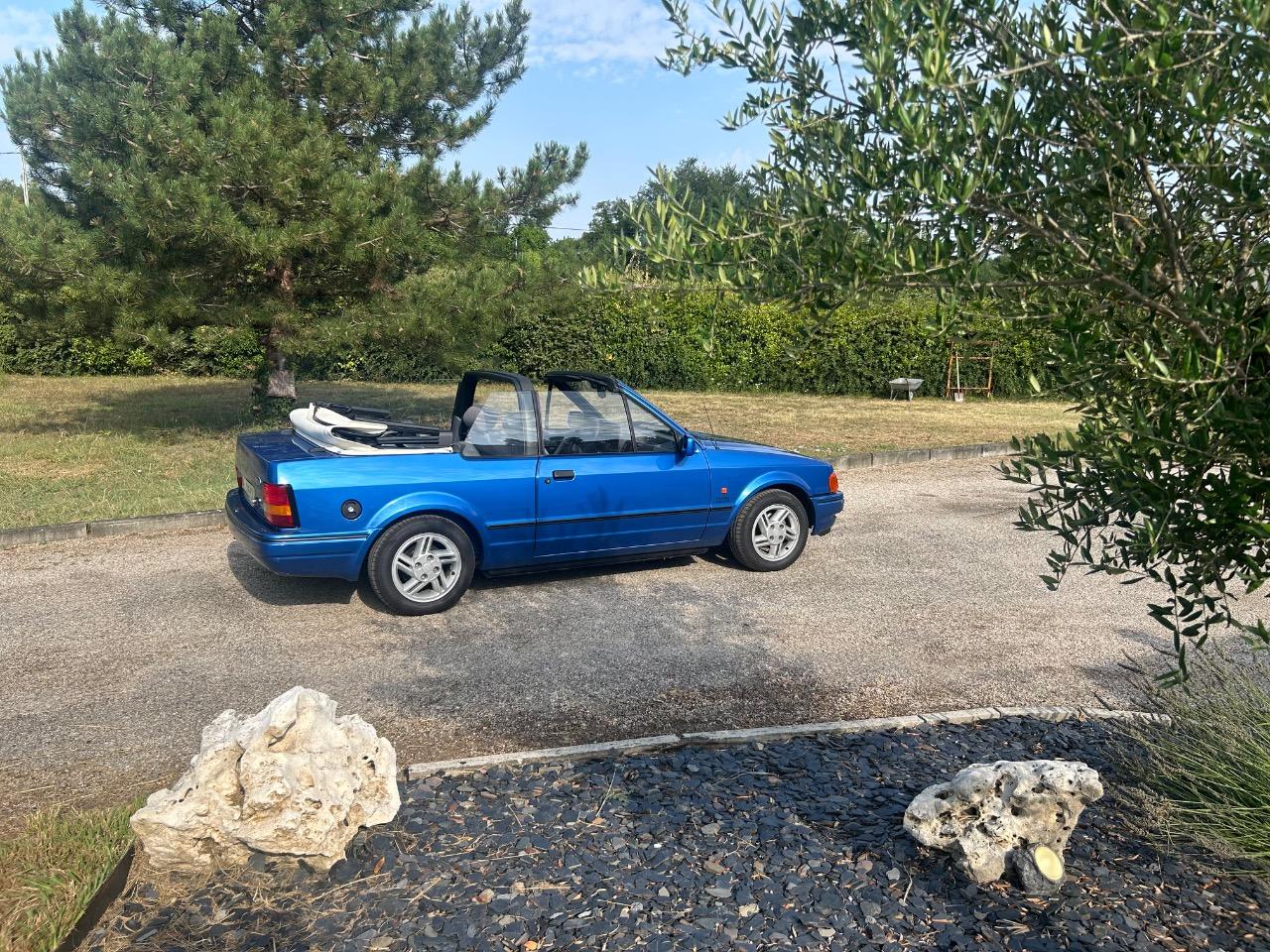 FORD Escort XR3i CABRIOLET - 1989 LesAnciennes.com