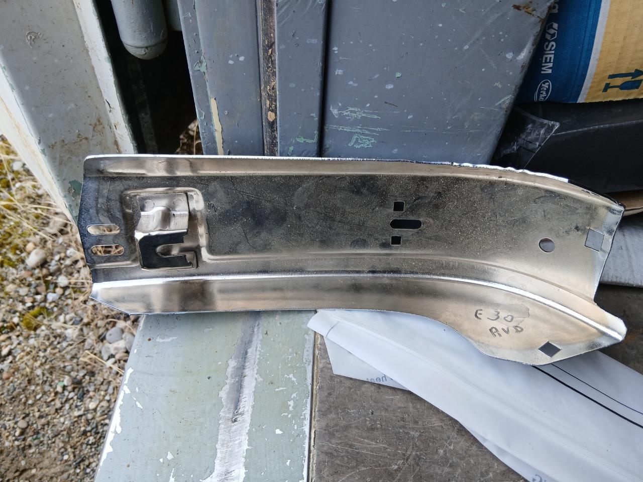 Embout BMW Serie3 E30 LesAnciennes.com