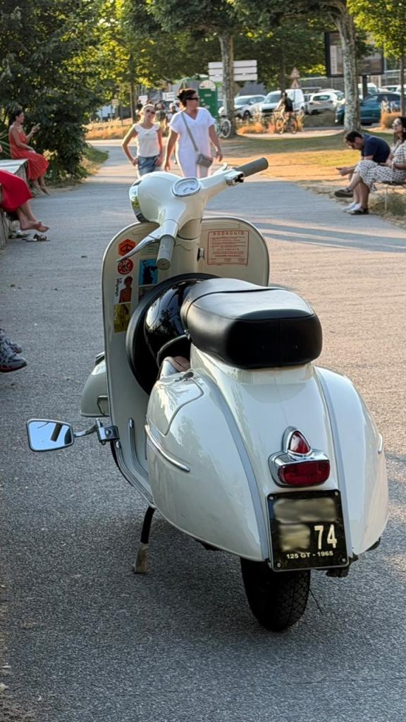 VESPA 125 GT - 1965 LesAnciennes.com