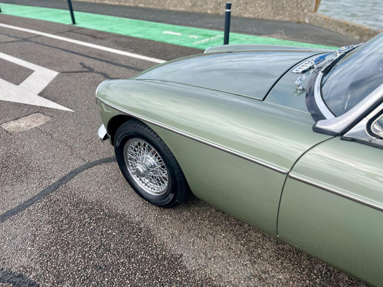 MG MGB - 1974 LesAnciennes.com