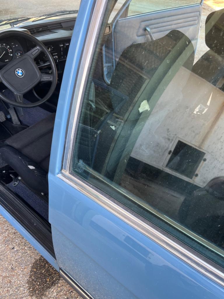 BMW 320 E21 320/4 - 1977 LesAnciennes.com