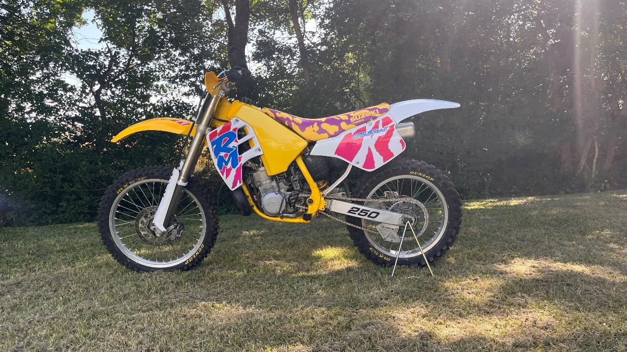 SUZUKI RM 250 - 1992 LesAnciennes.com