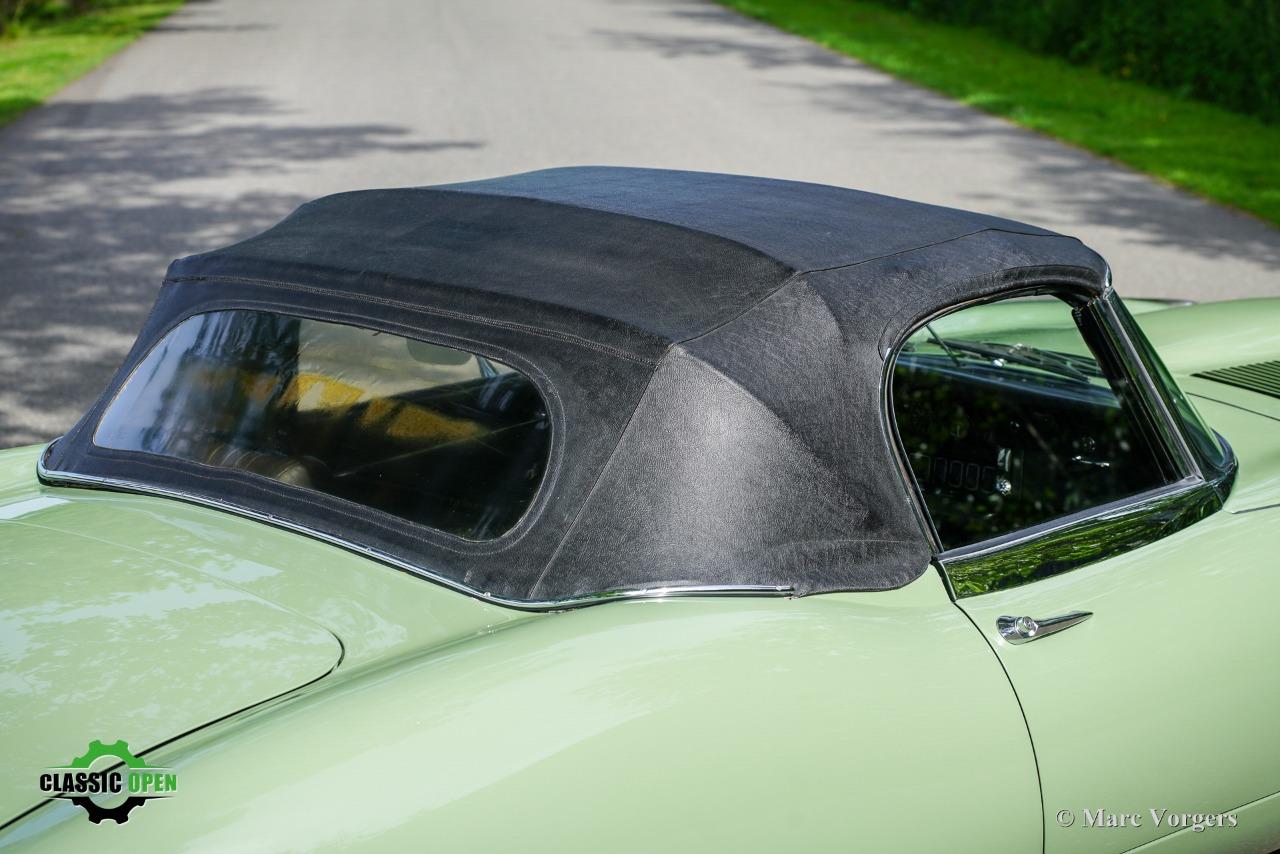 JAGUAR Type E 4.2 S2 Roadster - 1969 LesAnciennes.com