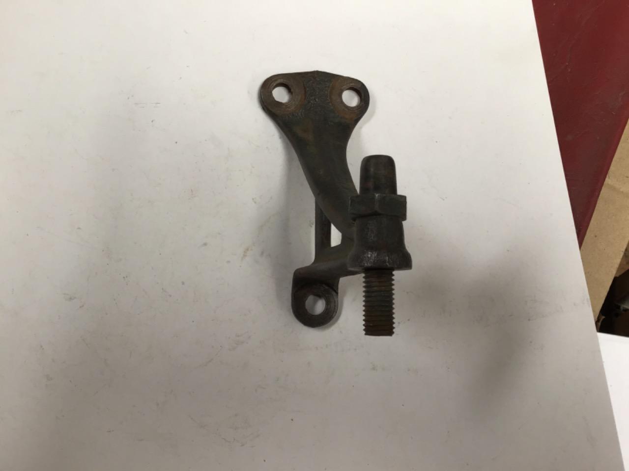 BRAS SUPPORT MOTEUR CITROEN TRACTION LesAnciennes.com