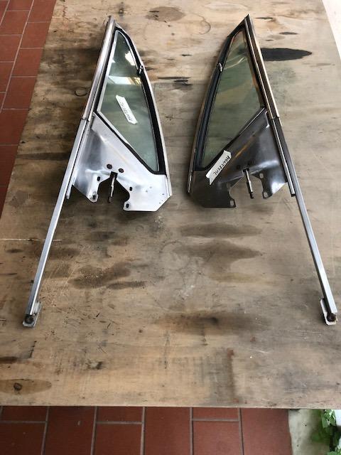 Vitres triangle avant pour Alfa Romeo Montreal LesAnciennes.com