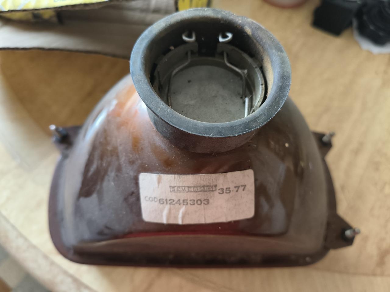 Phare RENAULT 17 (R17) LesAnciennes.com