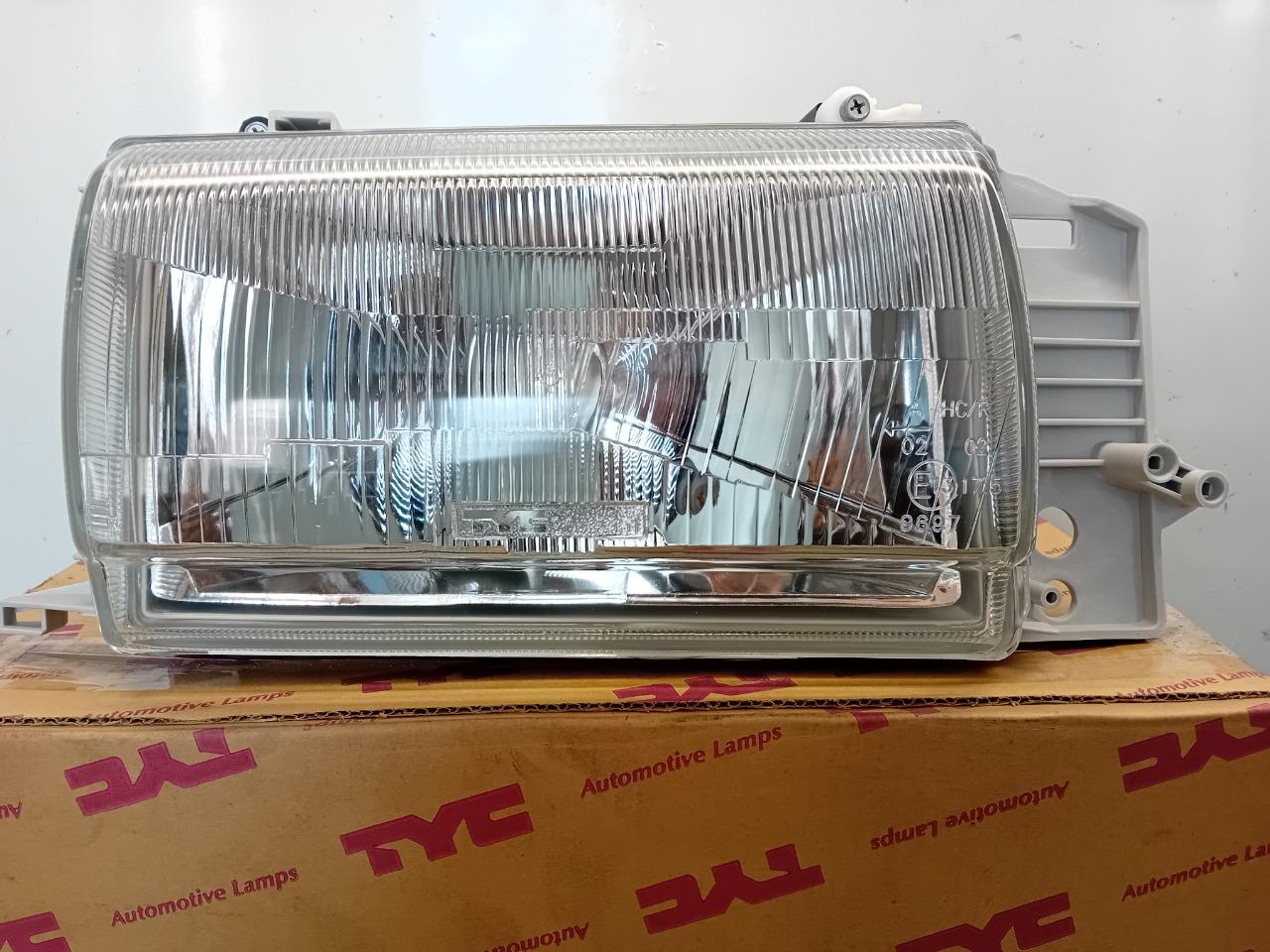 205351082 PHARE AVANT DROIT FIAT TIPO LesAnciennes.com