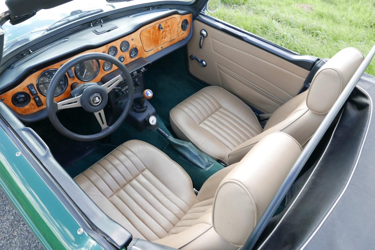 TRIUMPH TR6 Roadster - 1971 LesAnciennes.com