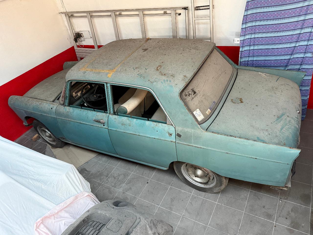 Caisse PEUGEOT 404 BERLINE Carburateur LesAnciennes.com