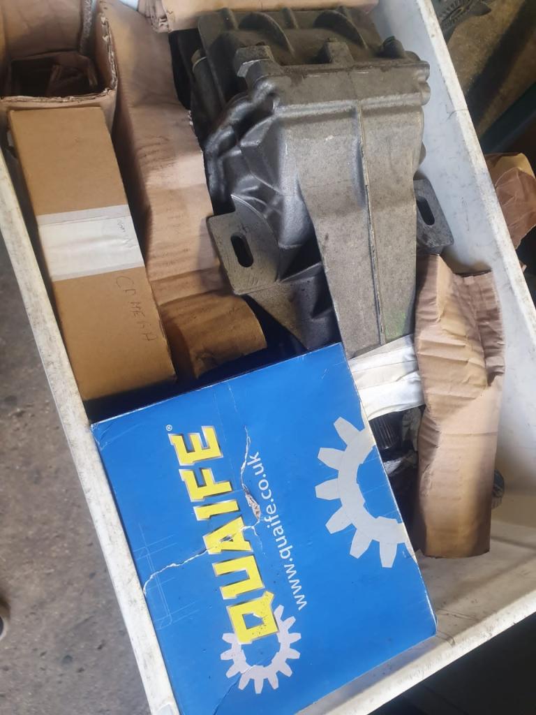 Pont PEUGEOT 504 LesAnciennes.com