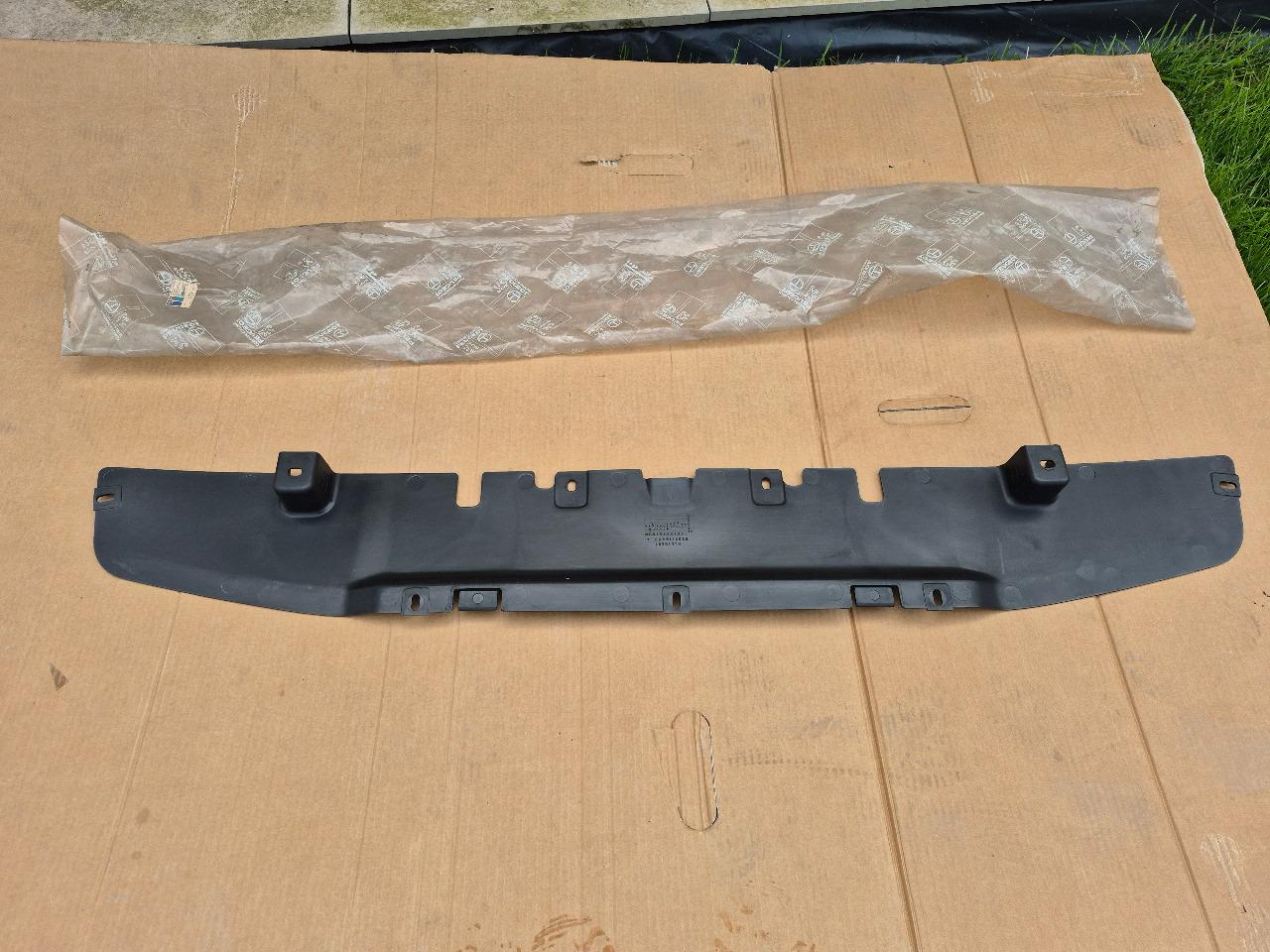 Deflecteur d'air Inf de PareChoc AV Peugeot 505 LesAnciennes.com