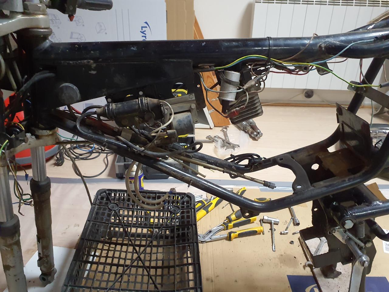 Lot de pièces MOTOCONFORT 125 LT LesAnciennes.com