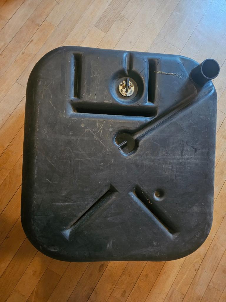 Reservoir et jauge CITROEN SM LesAnciennes.com