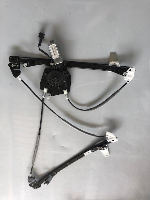 Lève-vitre avant gauche Maserati Quattroporte M139 LesAnciennes.com