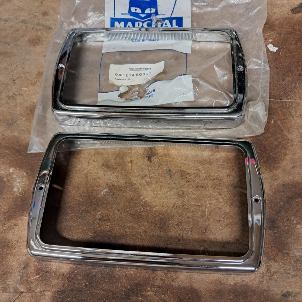 Paire de cerclage chrome de phares marchal LesAnciennes.com