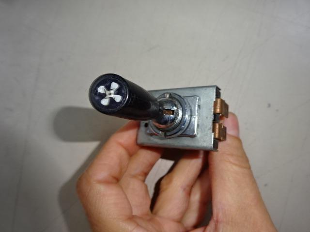 Interrupteur de ventilateur Maserati Ghibli s1 LesAnciennes.com