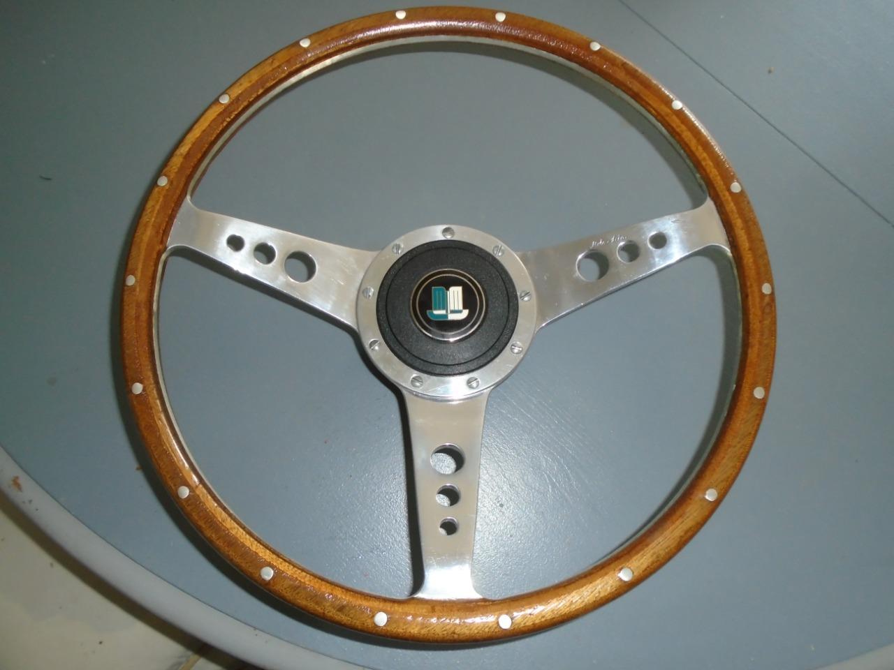 Volant Bois/Alu Moto-LitaTRIUMPH TR4 LesAnciennes.com