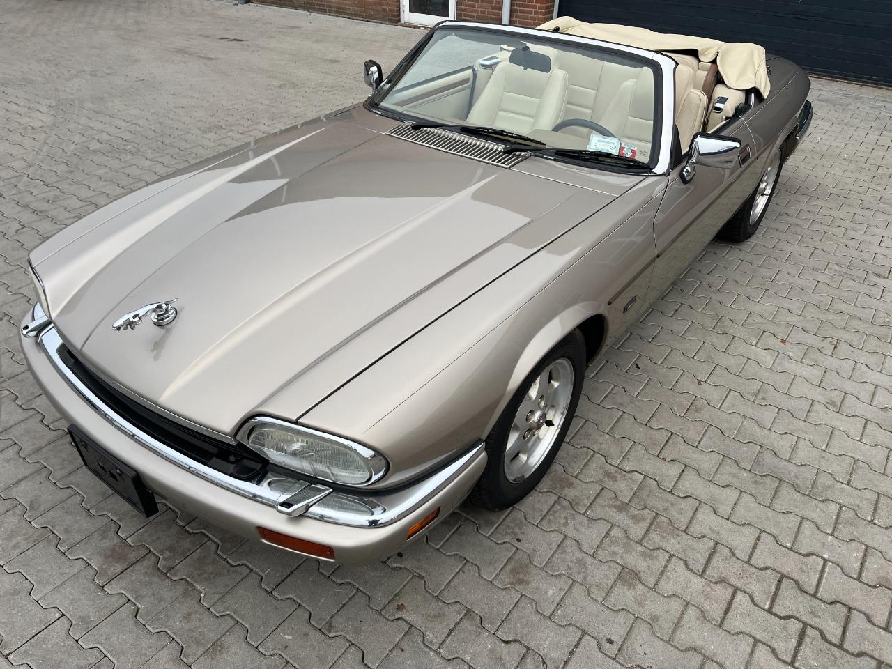 JAGUAR XJS 4.0 2+2 cabriolet - 1995 LesAnciennes.com