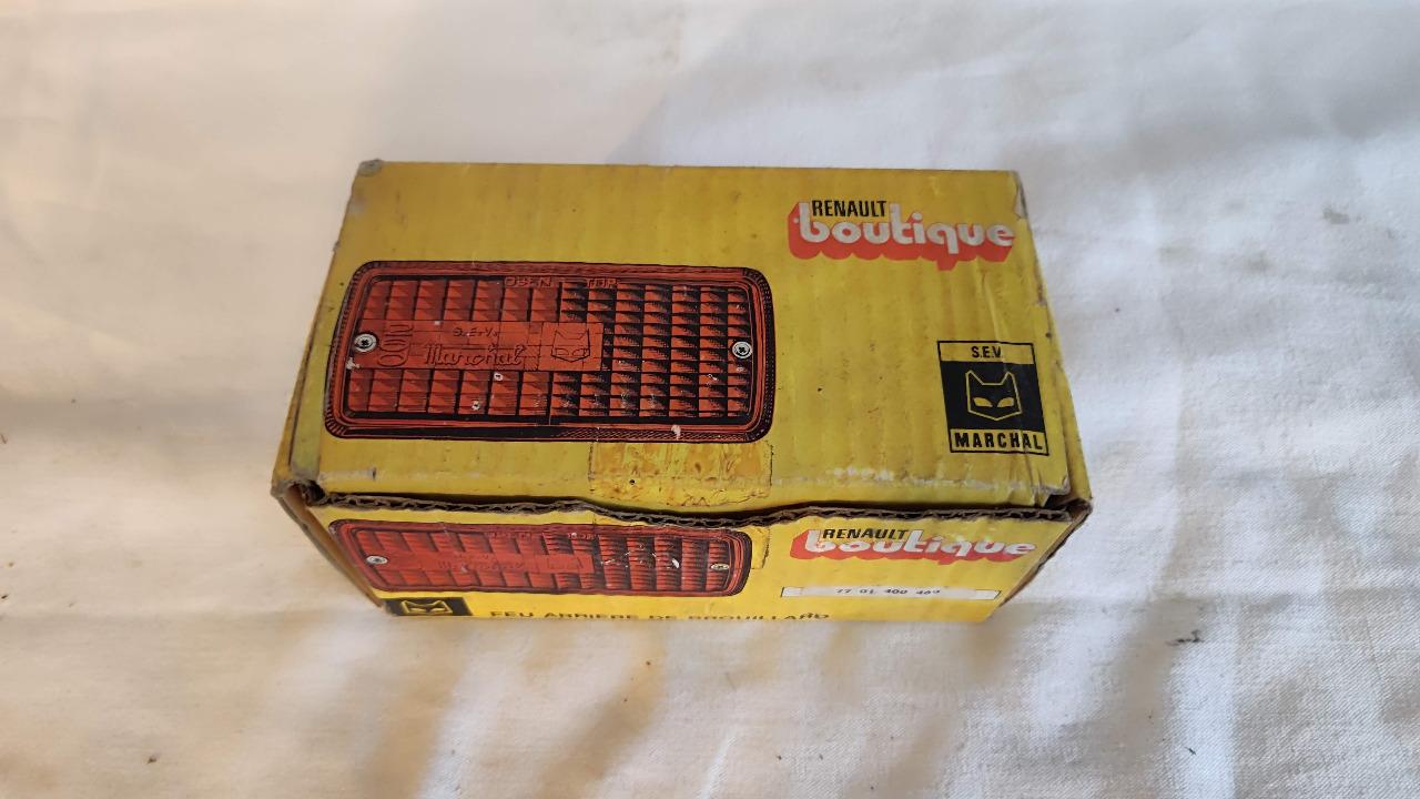 Feu arrière de brouillard S.E.V. Marchal R8 Gordin LesAnciennes.com