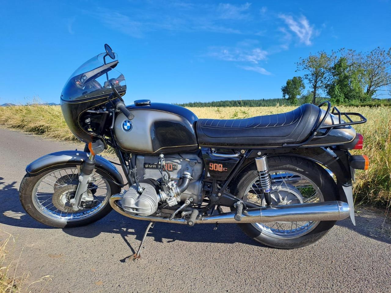 BMW R90S Silver Smoke - 1976 LesAnciennes.com