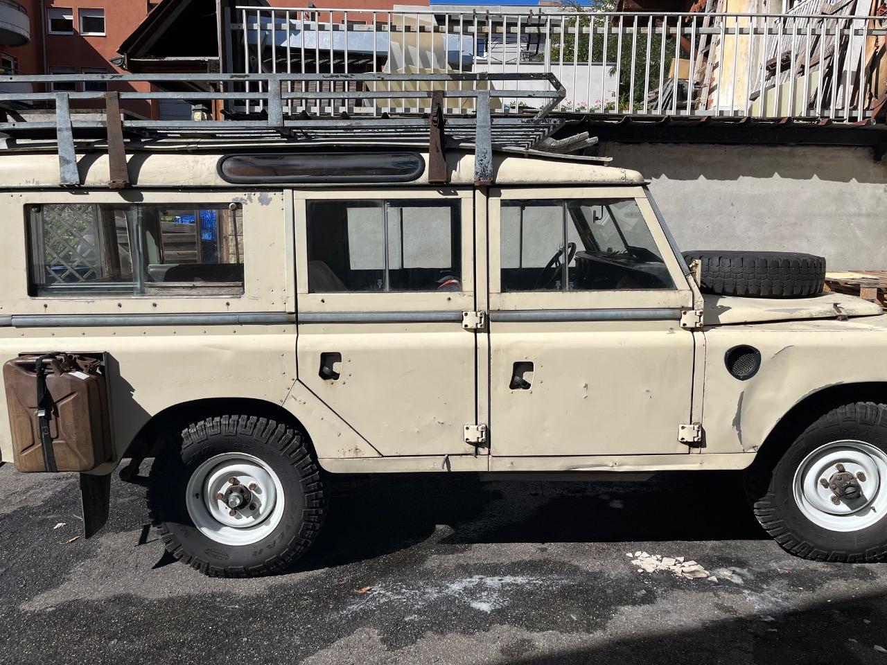 LAND ROVER Defender 109 - 1973 LesAnciennes.com