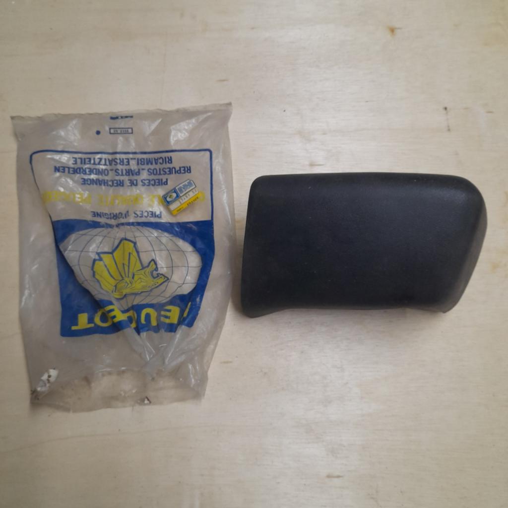 PEUGEOT 305 break coté pare chocs LesAnciennes.com